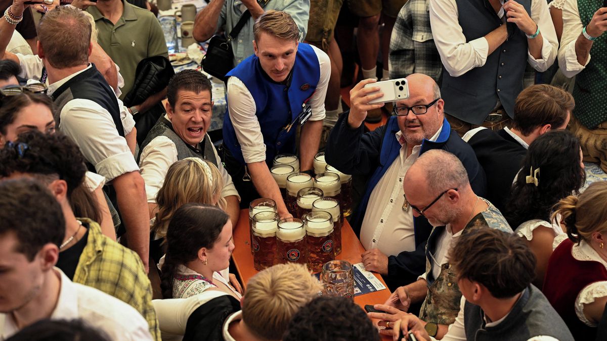 Mnichovské pivní slavnosti Oktoberfest první den navštívilo 450 000 lidí