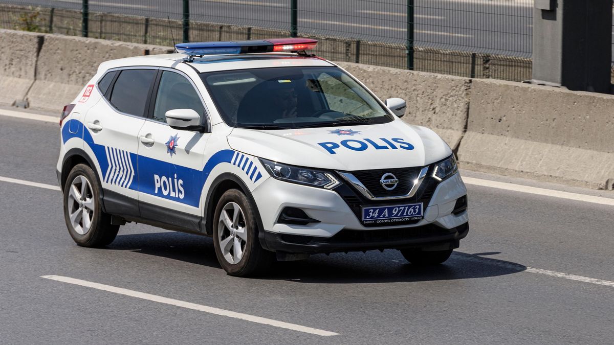 Student postřelil u střední školy v Turecku dalších 11 studentů