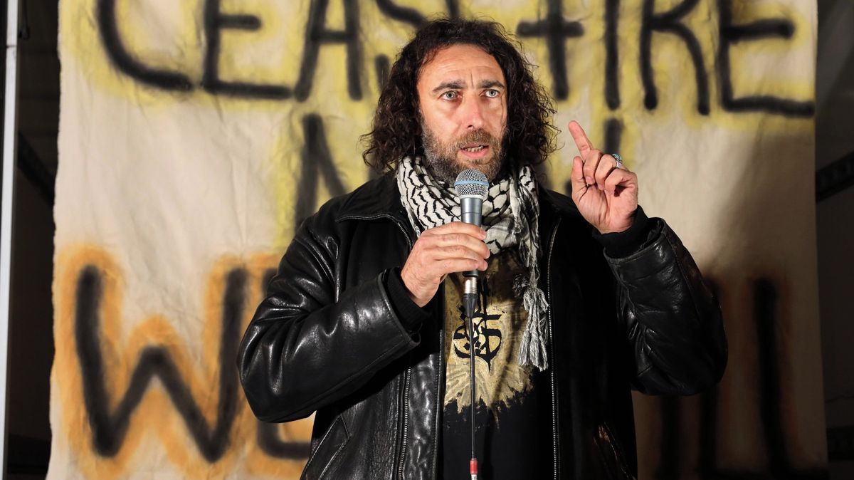 Mám jen o dvě války víc než vy, to není zase tak moc, říká palestinský básník