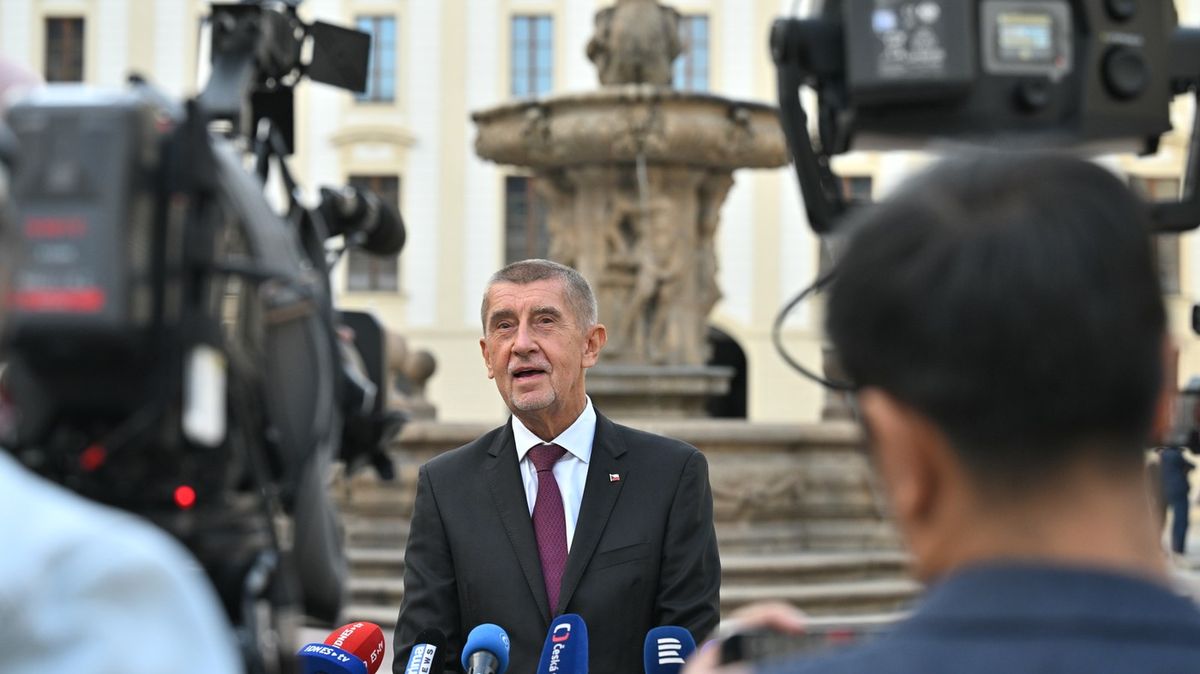 Babiš otočil a šel na Hrad. Je čas, aby se s Pavlem sešel i Macinka, prohlásil