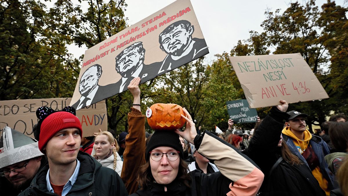 Tausende protestieren in Prag gegen geplante Änderungen der Finanzierung öffentlicher Medien