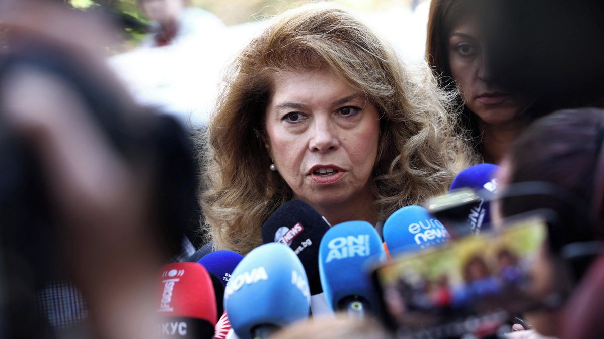 Bulharsko čeká druhé kolo prezidentských voleb, postoupili Jotovová a Gjurov
