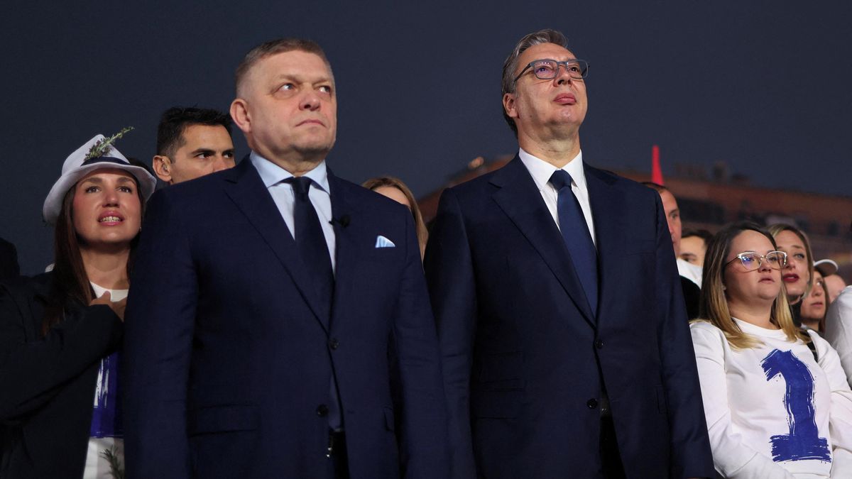 Nadšení Magyara, mlčení Fica. S pádem Vučiće přišel o dalšího spojence