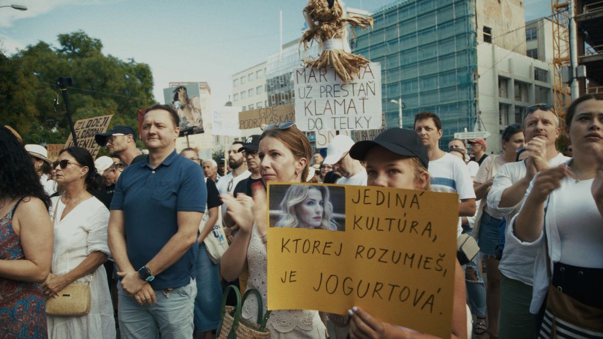 Varování pro Česko. Film ukazuje, jak politici ovládli slovenskou televizi
