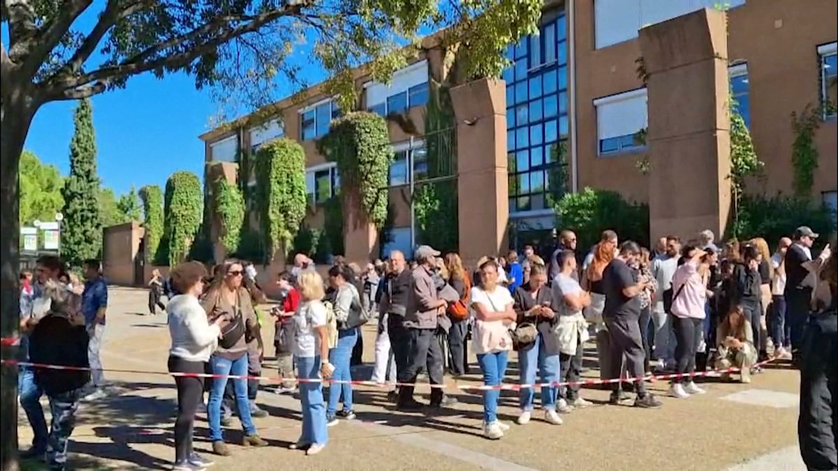 Při střelbě ve francouzské škole byli zraněni dva pedagogové