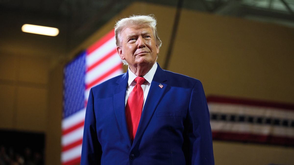 Trump a Putin jako zamilovaní. Ani jeden nechtěl zavěsit, líčí podle Romancova telefonát obou prezidentů ruská média
