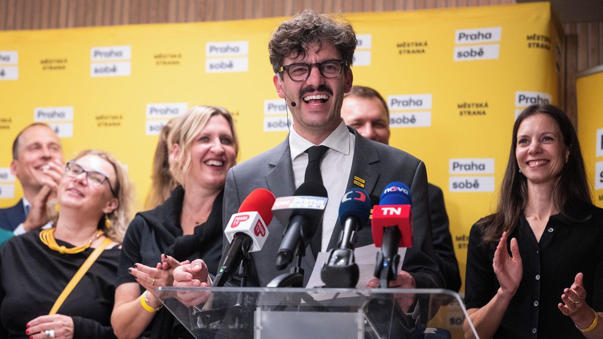 Scheinherr like a diamond, rapoval politik. Vydavatelé Rihanny ho dali k soudu