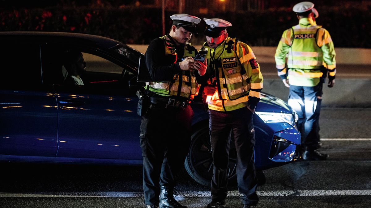 Policie při tuningové akci zkontrolovala stovky aut. Dvě kvůli závodění zabavila