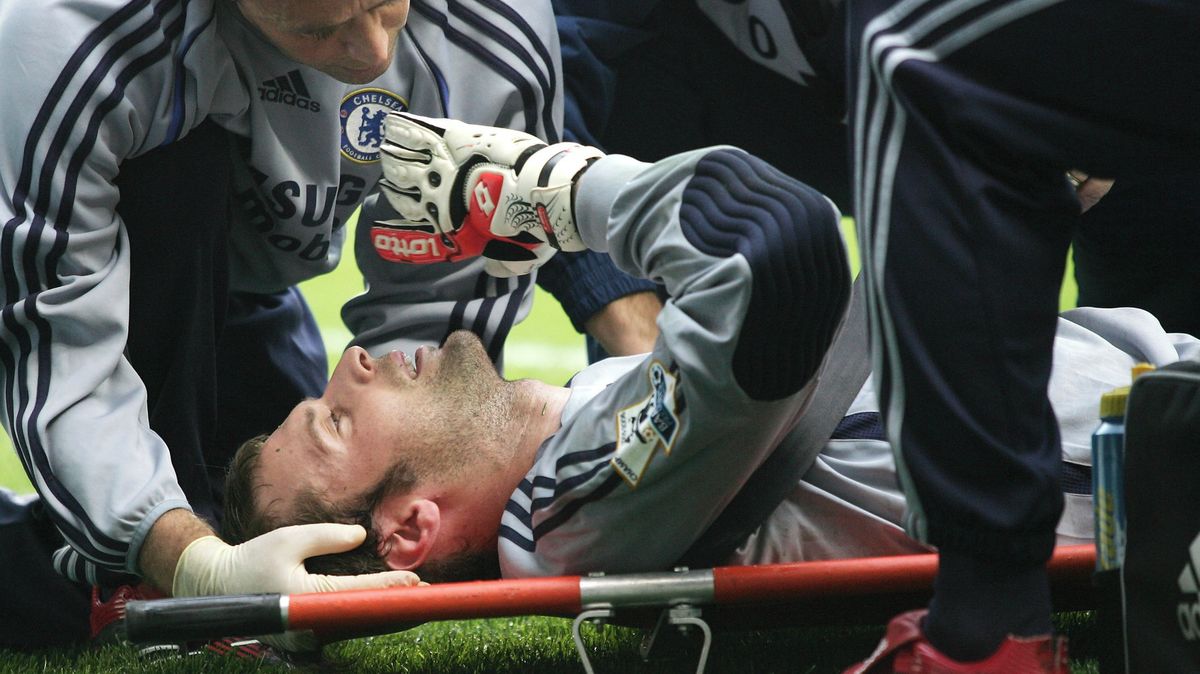Děsivá rána stvořila šelmu. Před dvaceti lety se Petr Čech podruhé narodil