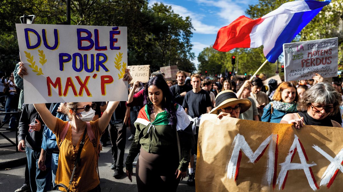 Tisíce demonstrantů pokojně vyšly do ulic Paříže i dalších francouzských měst
