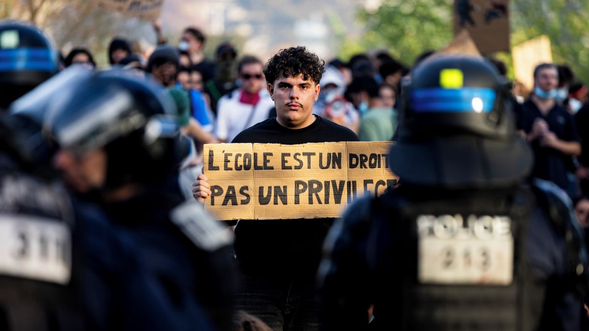 „Do škol zatéká, jsou v nich krysy.“ Tady zažehly studentské protesty