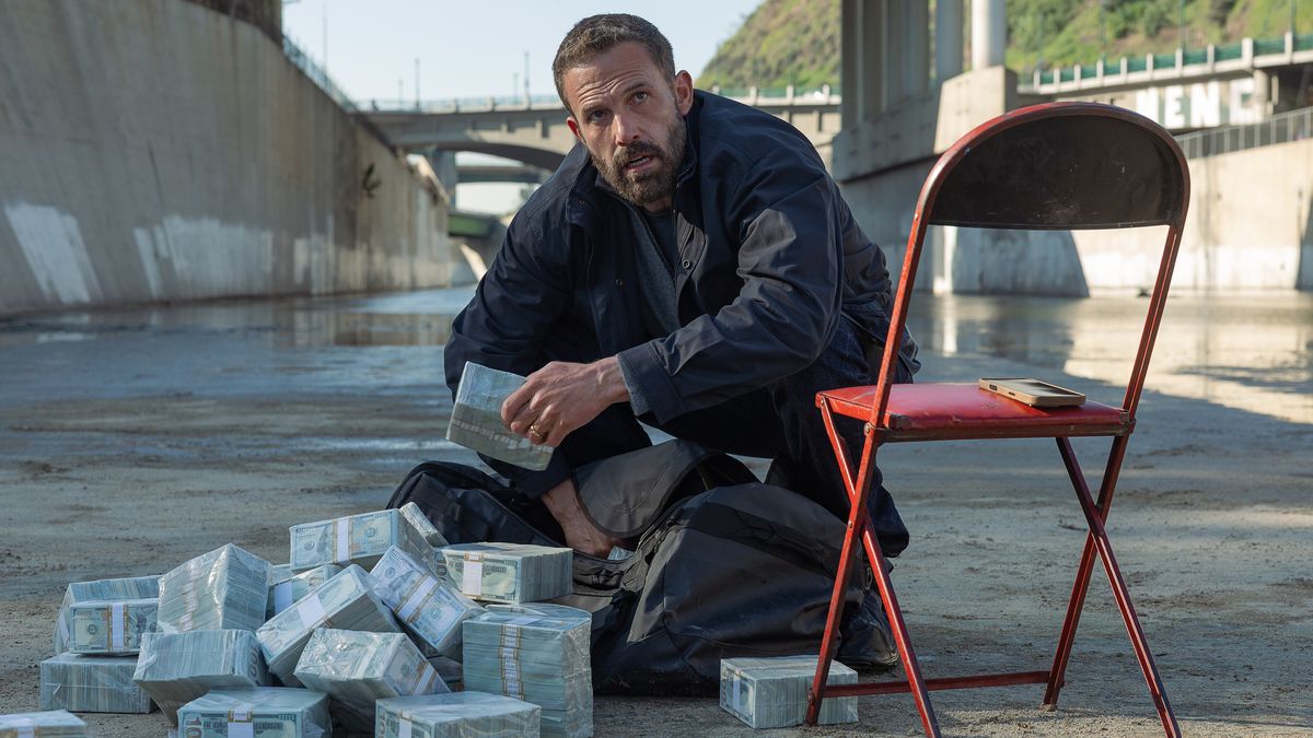 Recenze: Politikovi unesli syna. Ben Affleck natočil svůj nejhorší film