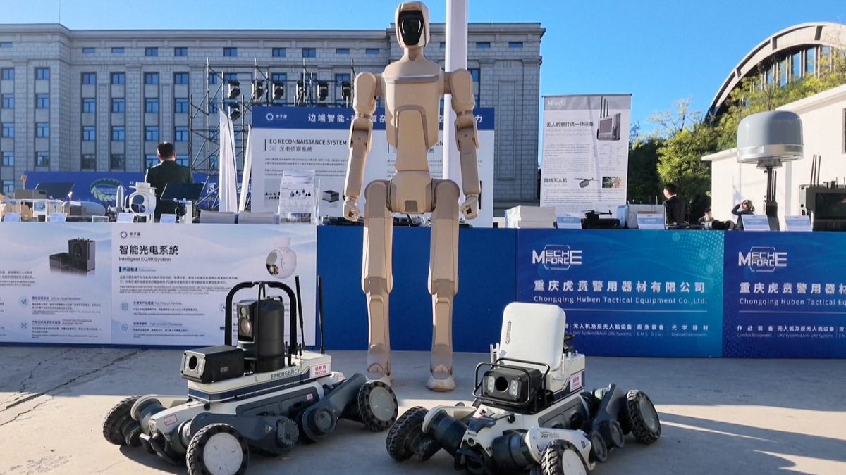 Čína ukázala roboty, se kterými chce bojovat proti terorismu