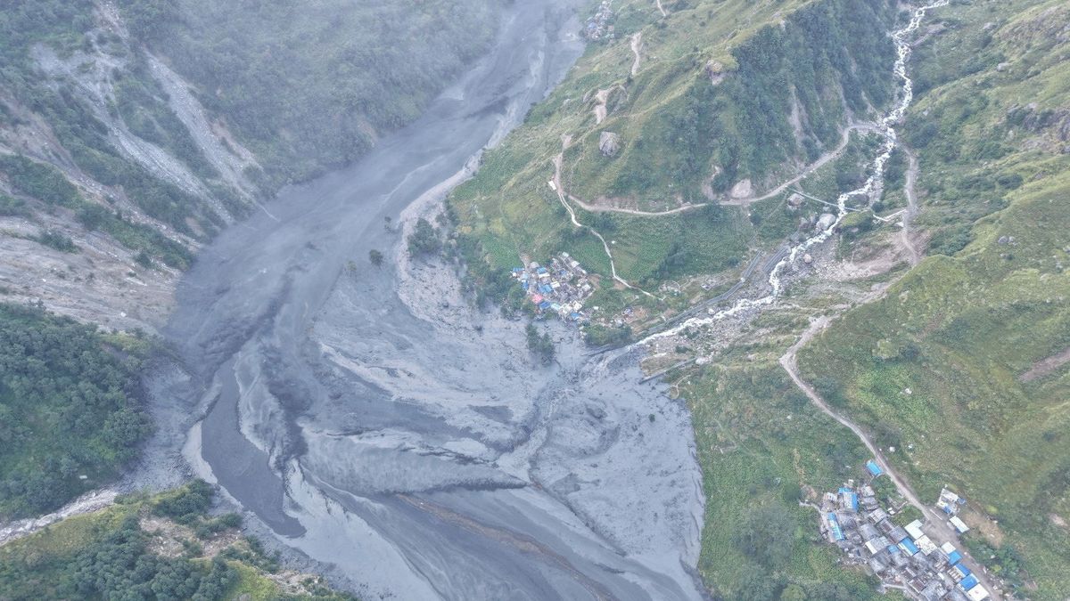 Severní Nepál zasáhla další ničivá blesková povodeň, smetla domy i mosty