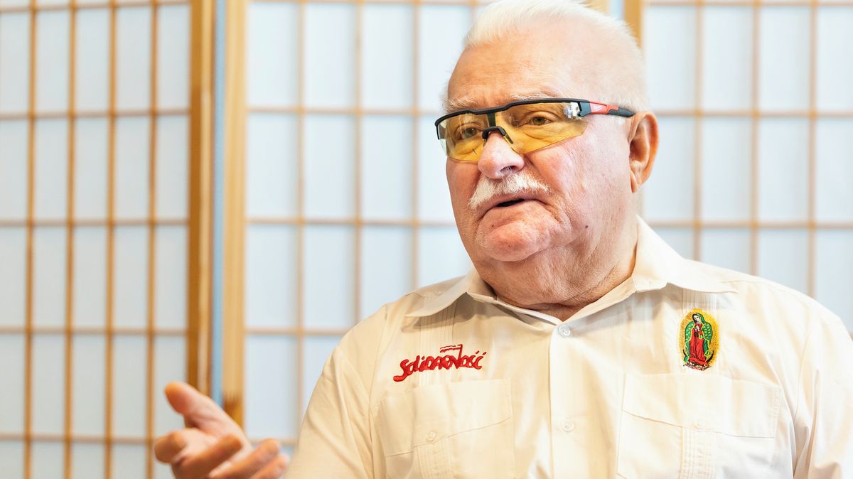 Wałęsa sundal ukrajinskou vlaječku. Trump ho nutí zase změnit názor