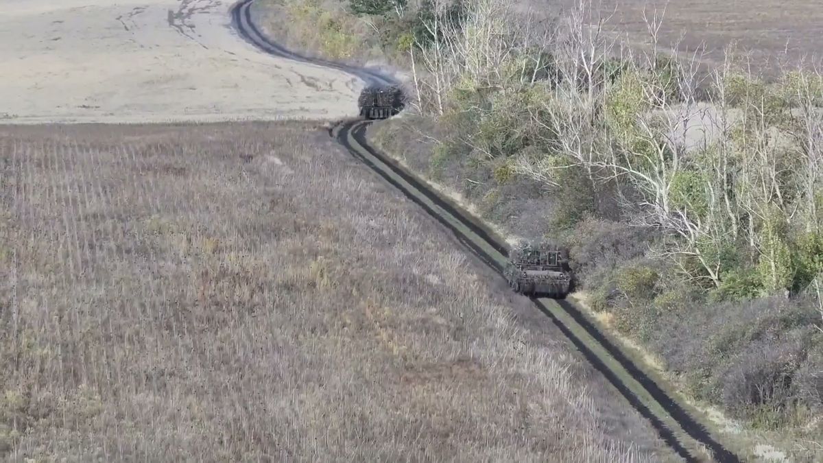 Video: Ukrajinci vyrazili do akce s tankem se speciální ochranou