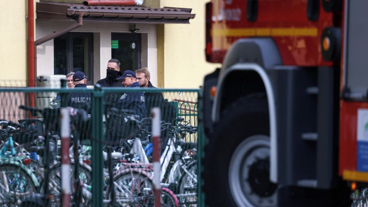 Masivní zásah policistů v Polsku. Prohlédli 35 tisíc škol a zadrželi 59 lidí