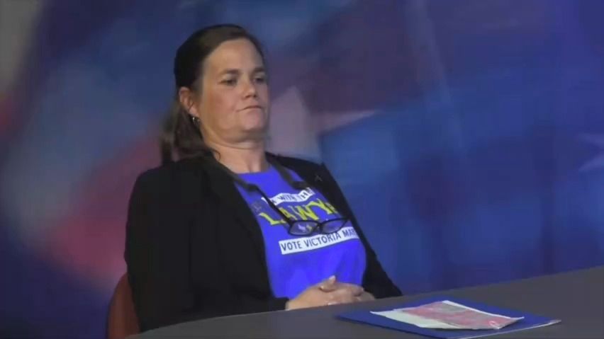 Video: Byla opilá, říkají kritici. Kandidátka demokratů překvapila ostrými výroky