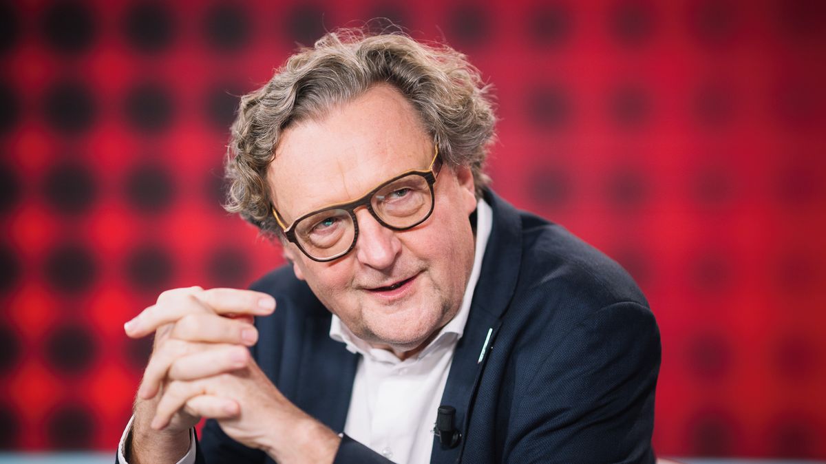 Hlaváček riskuje, chce Pražanům zdražit parkování i MHD