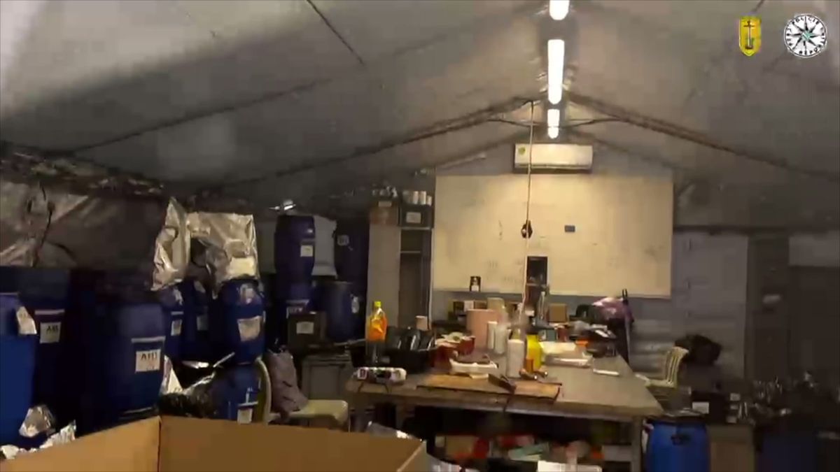 Největší razie v Česku. Policie zabavila stovky tisíc jointů a tři tuny konopí