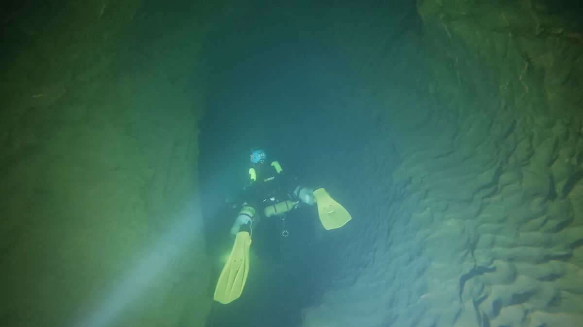 Jeskyňáři objevili neznámé rameno řeky Punkvy a blíží se k místu vzniku