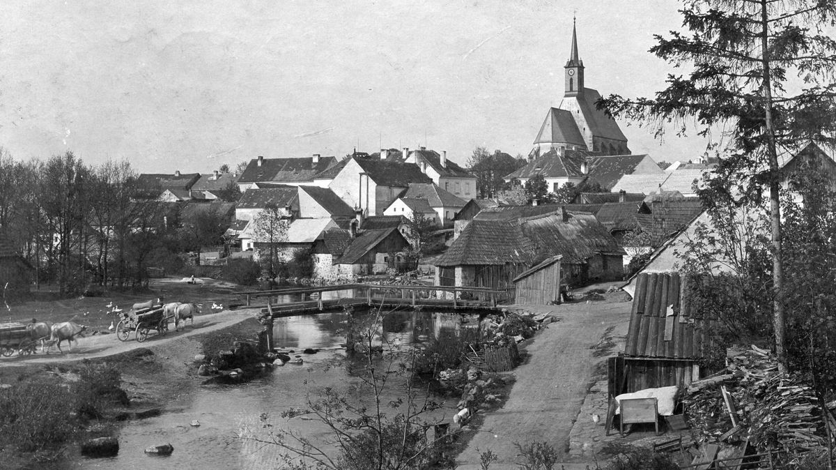 Krajem casin a nevěstinců. V okolí Kaplice a Dolního Dvořiště čekají v lesích zapomenuté vysídlené vesnice