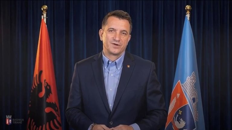 Video: Starosta „řídí“ město z vězení, na občany poslal avatara