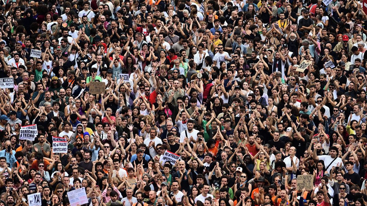 Tisíce Španělů v ulicích protestují kvůli nedostupnému bydlení