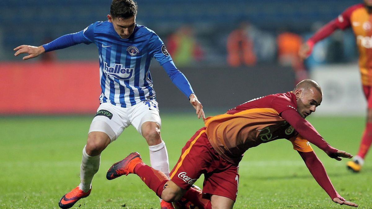 Fotbal milují, soupeře nenávidí. V Turecku budou slávisty bolet uši