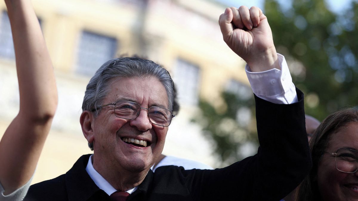 Politický veterán hvězdou mladých. Proč Francouzi věří Mélenchonovi