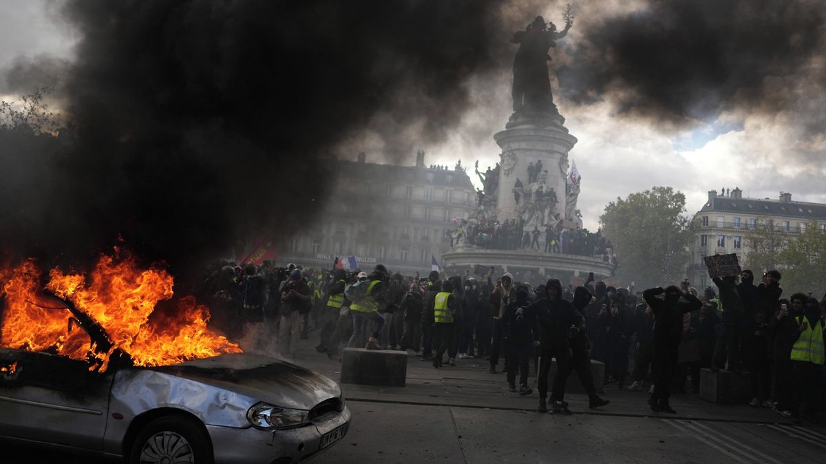 Proti drahotě ve Francii protestovalo na 800 tisíc lidí. Došlo k násilným střetům