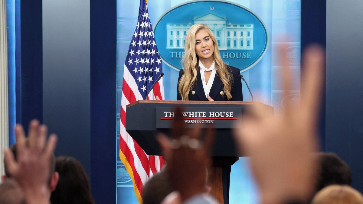 Další problém nové Trumpovy mluvčí. Marně se hledá její advokátní licence
