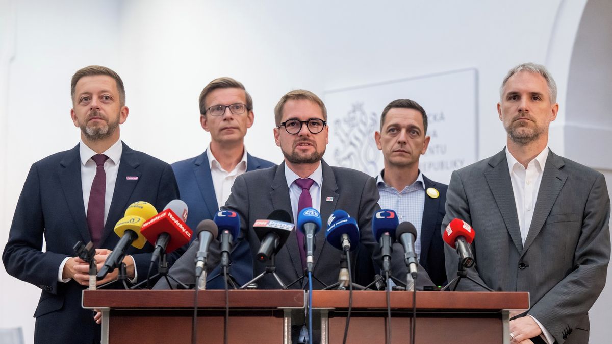 Nepřátelství končí na hranicích Prahy. Opozice ladí, jestli jít do koalic s ANO