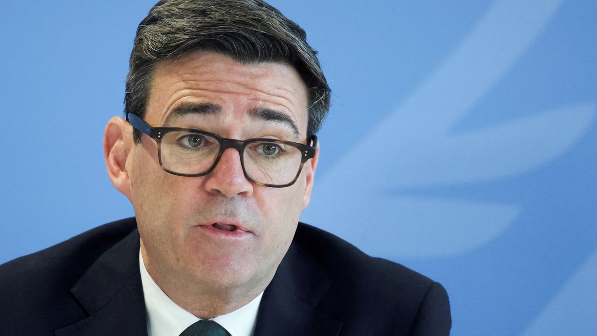 Británie představí plán investic do armády včetně cíle 3,5 procenta HDP