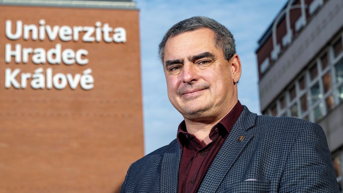 Zemřel rektor Univerzity Hradec Králové Jan Kříž