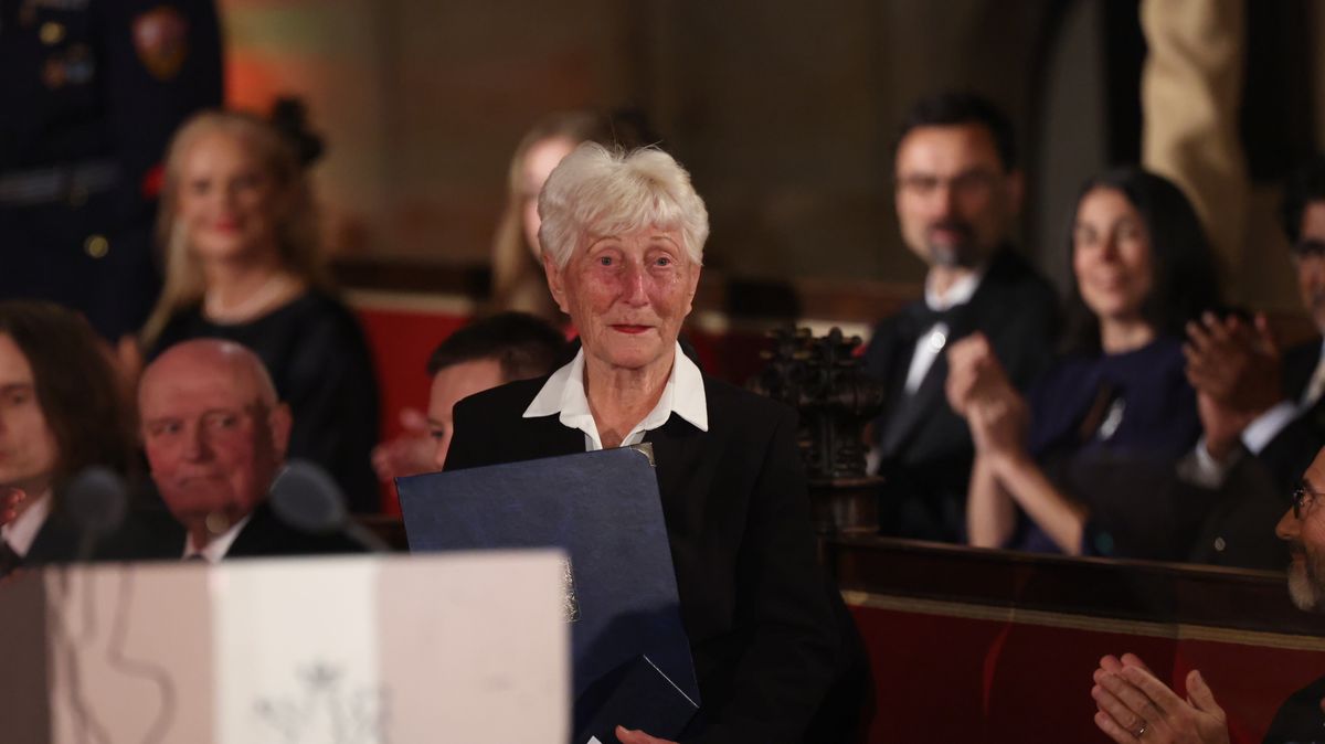 Třídou jí prošly čtyři generace. Pavel ocenil nejdéle sloužící učitelku